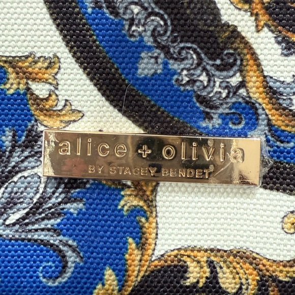 ALICE + OLIVIA Laptop Sleeve - Regal Romance - Picture 8 of 9